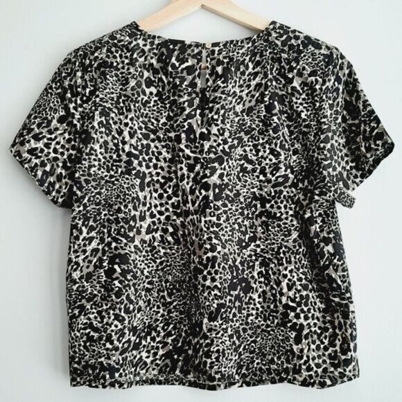 BANANA REPUBLIC Boxy Lightweight Short Sleeve Leopard Blouse Top Sz M - Picture 6 of 11